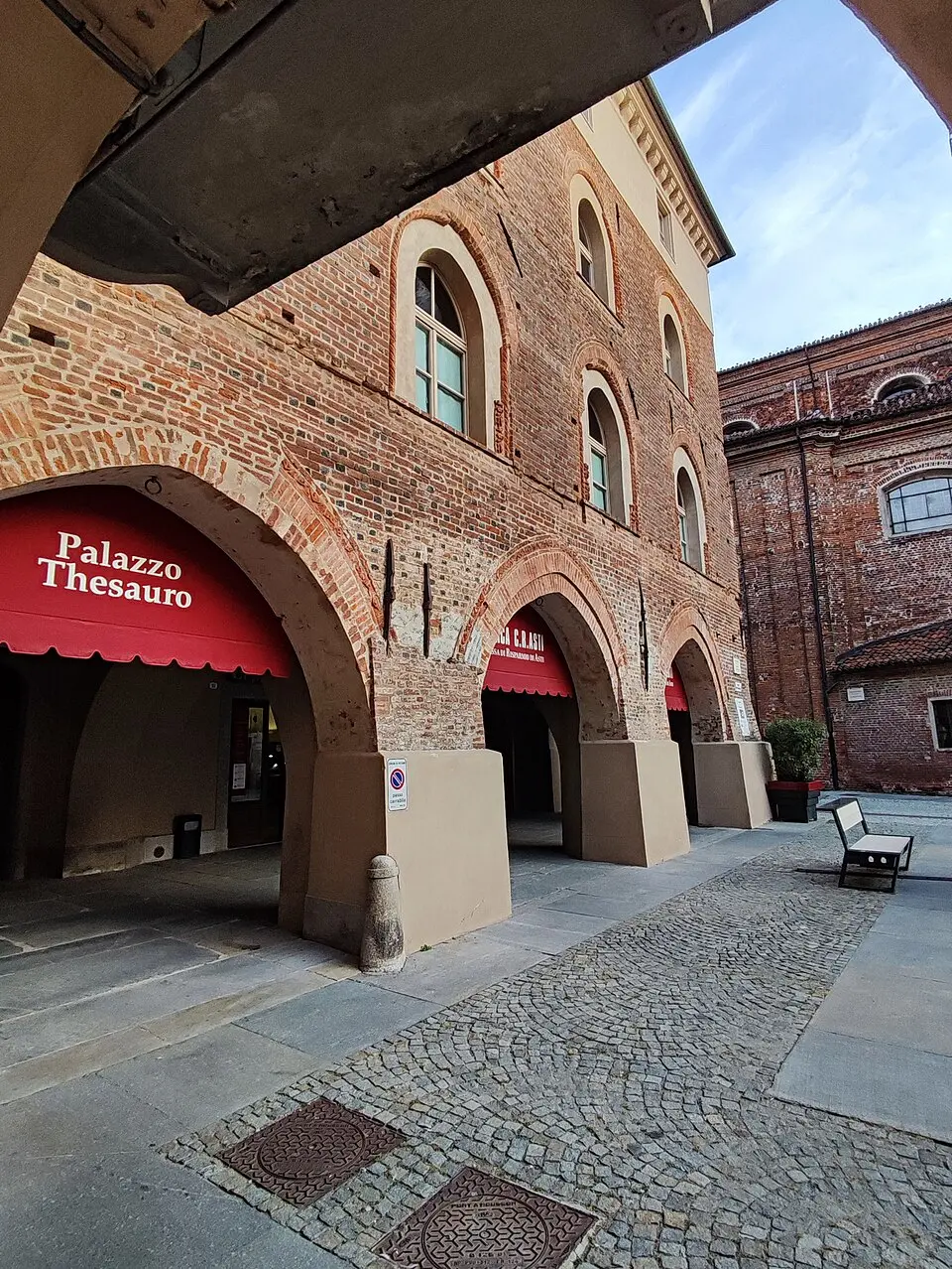 Palazzo Thesauro