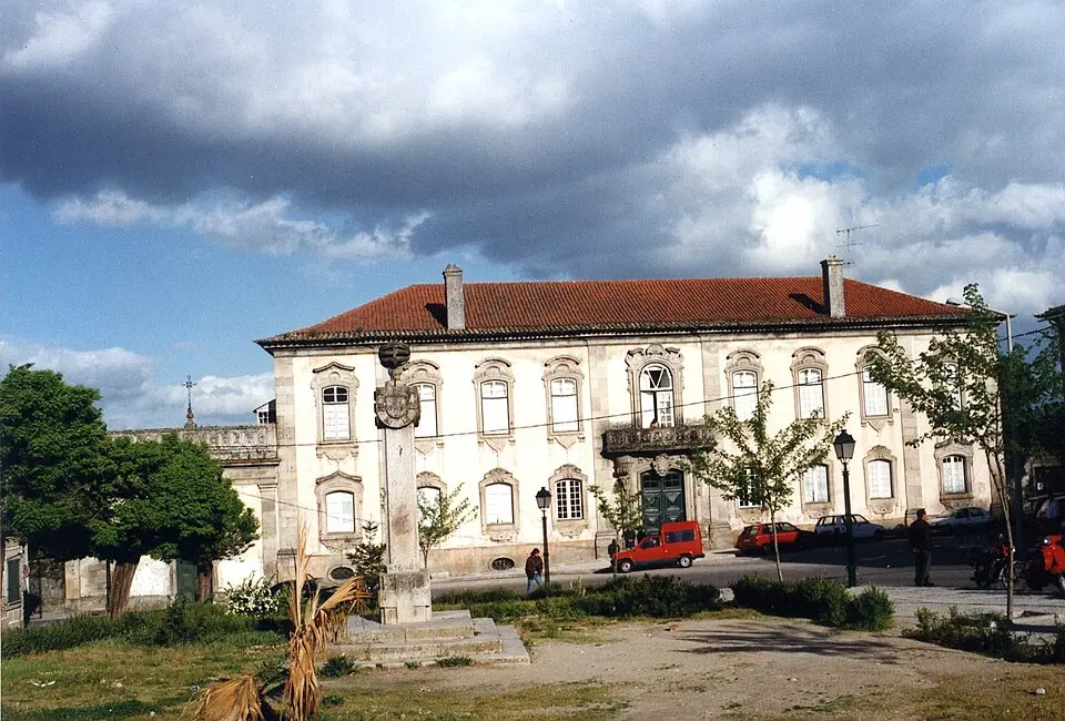 Palácio dos Condes de Anadia, constituído pelo palácio, jardins, quinta e mata anexa