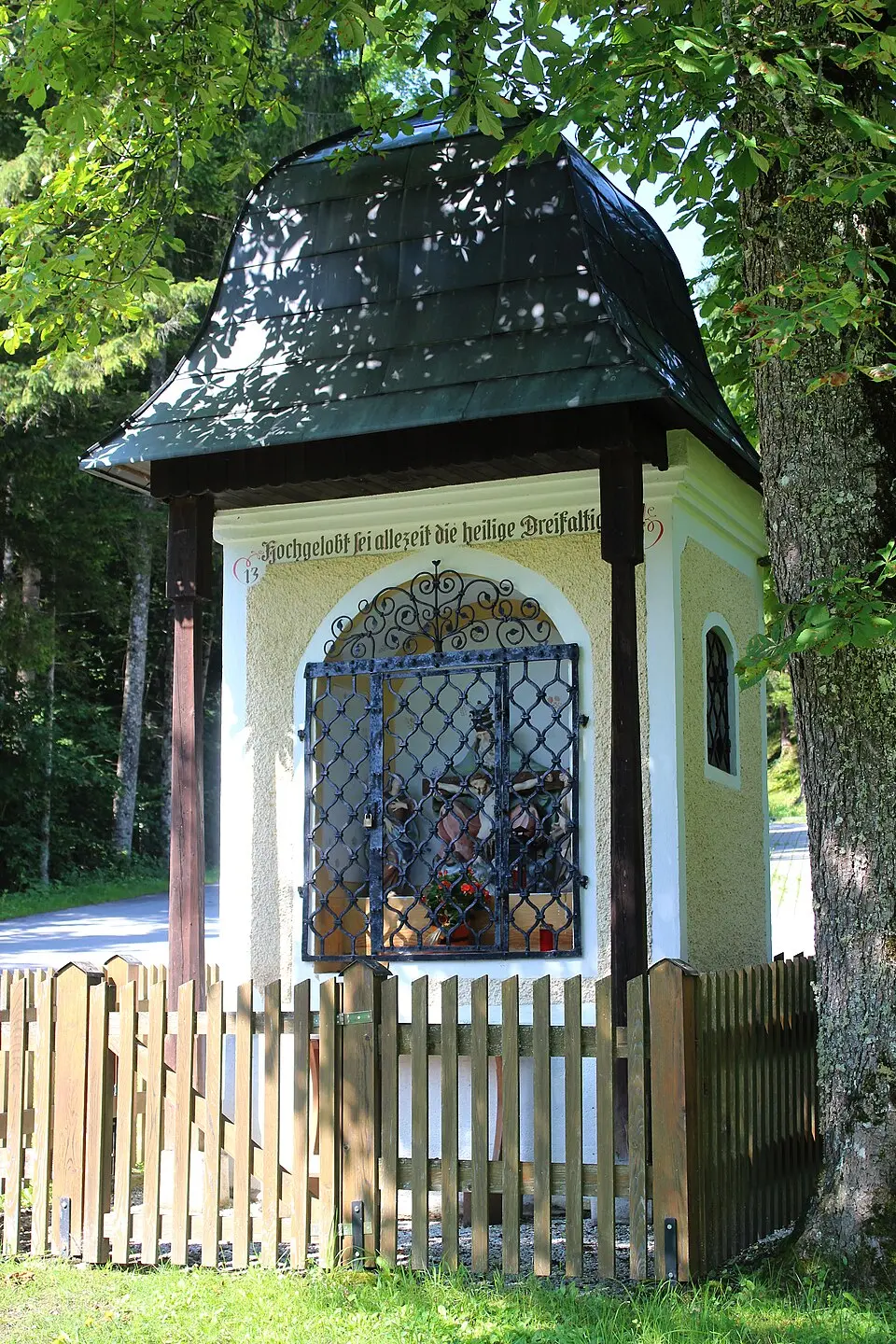 Kreuzweg mit Grabkapelle
