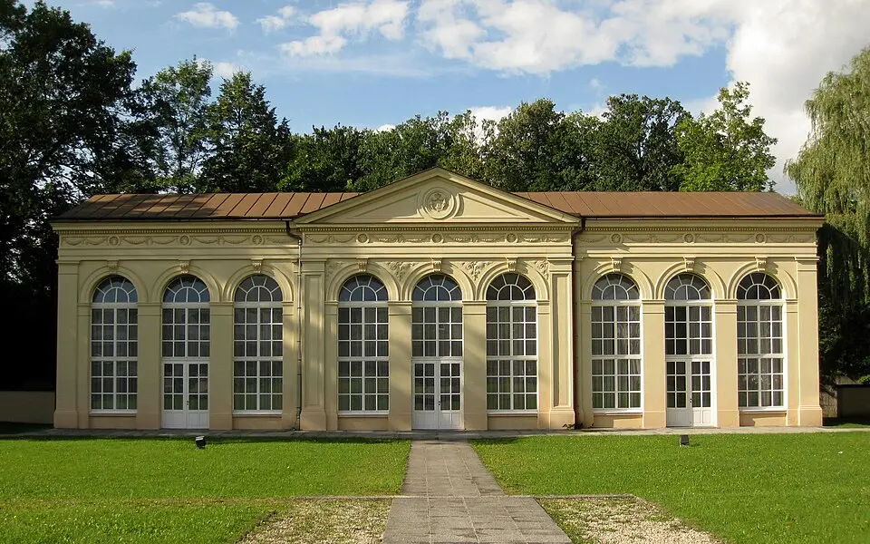 Slika: Duke of W4 (talk) · CC BY 3.0 Ehem. Palmenhaus im Schlosspark