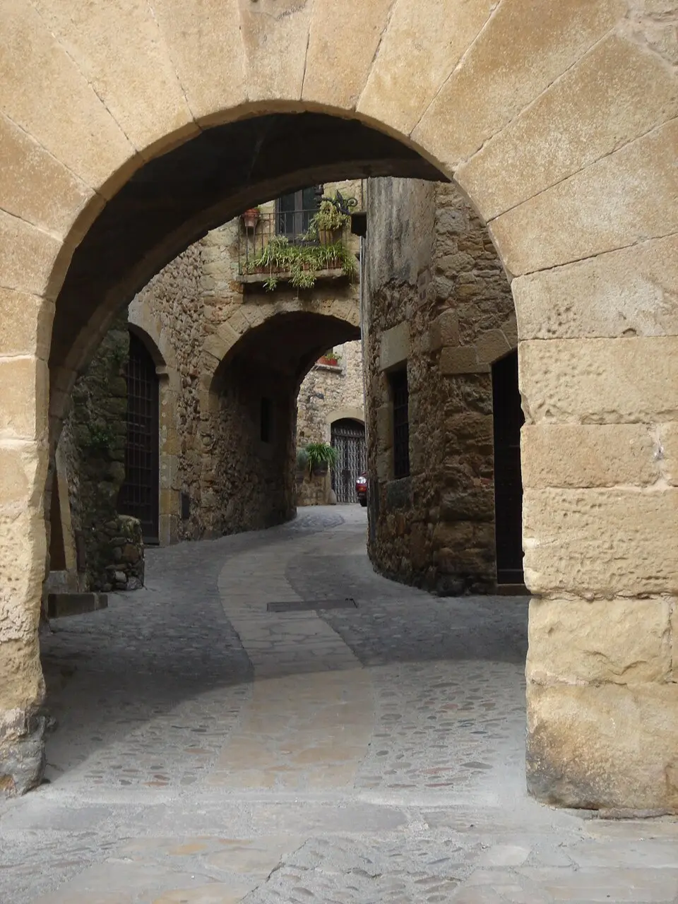 Portal d'accés al carrer Major
