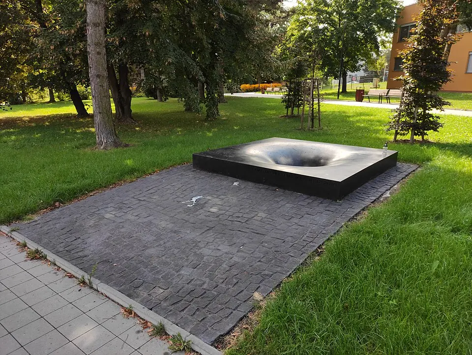 Památník obětem střelby ve Fakultní nemocnici Ostrava