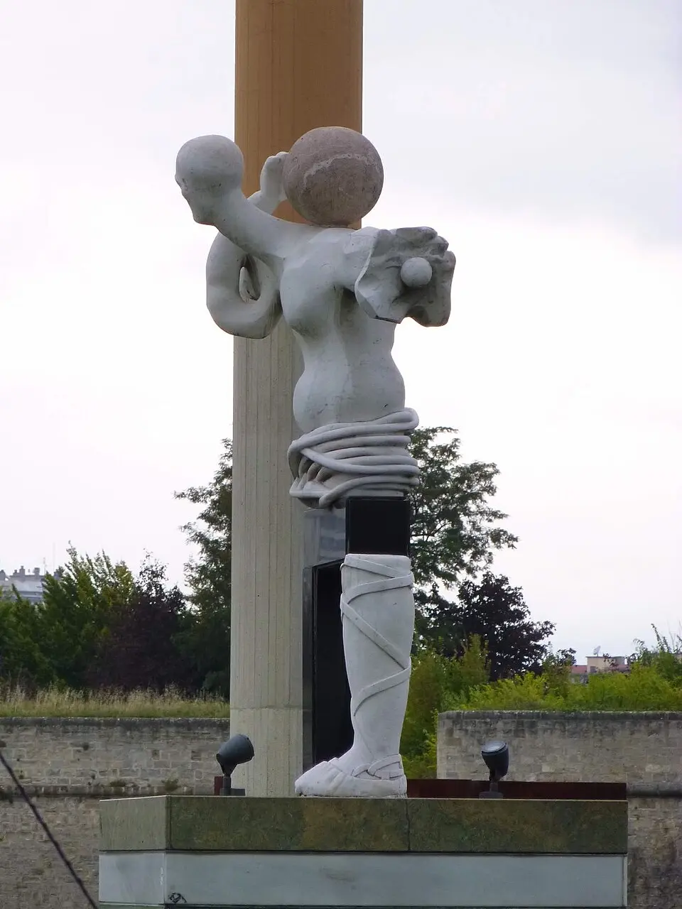 Monumento a la Paz (Pamplona)