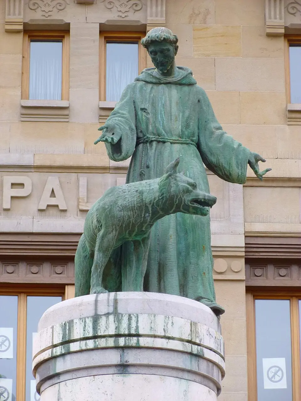 monument à saint François d'Assise