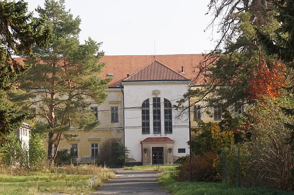 Dolní zámek Panenské Břežany