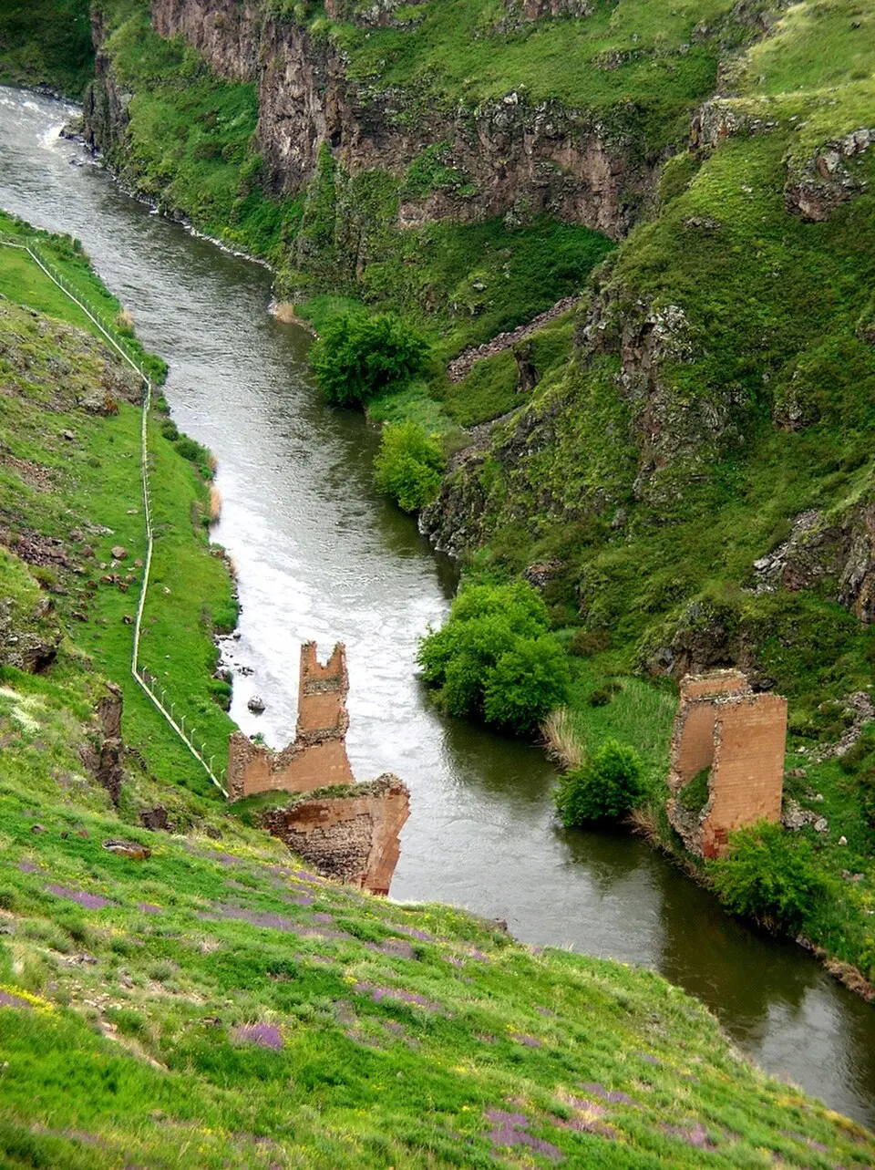 pont sur l'Akhourian
