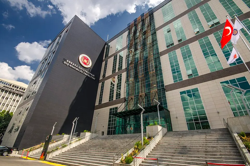 Faculté de Médecine Dentaire de l'Université d'Ankara