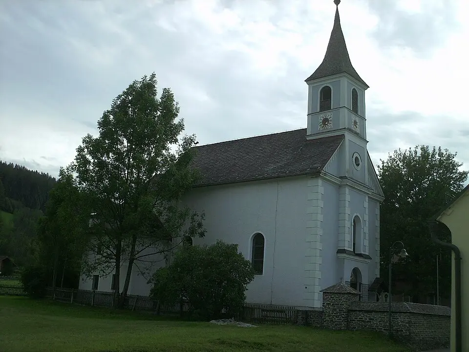 Immagine: Veleius · CC BY-SA 3.0 AT Kath. Filialkirche hl. Anna und Kruzifix