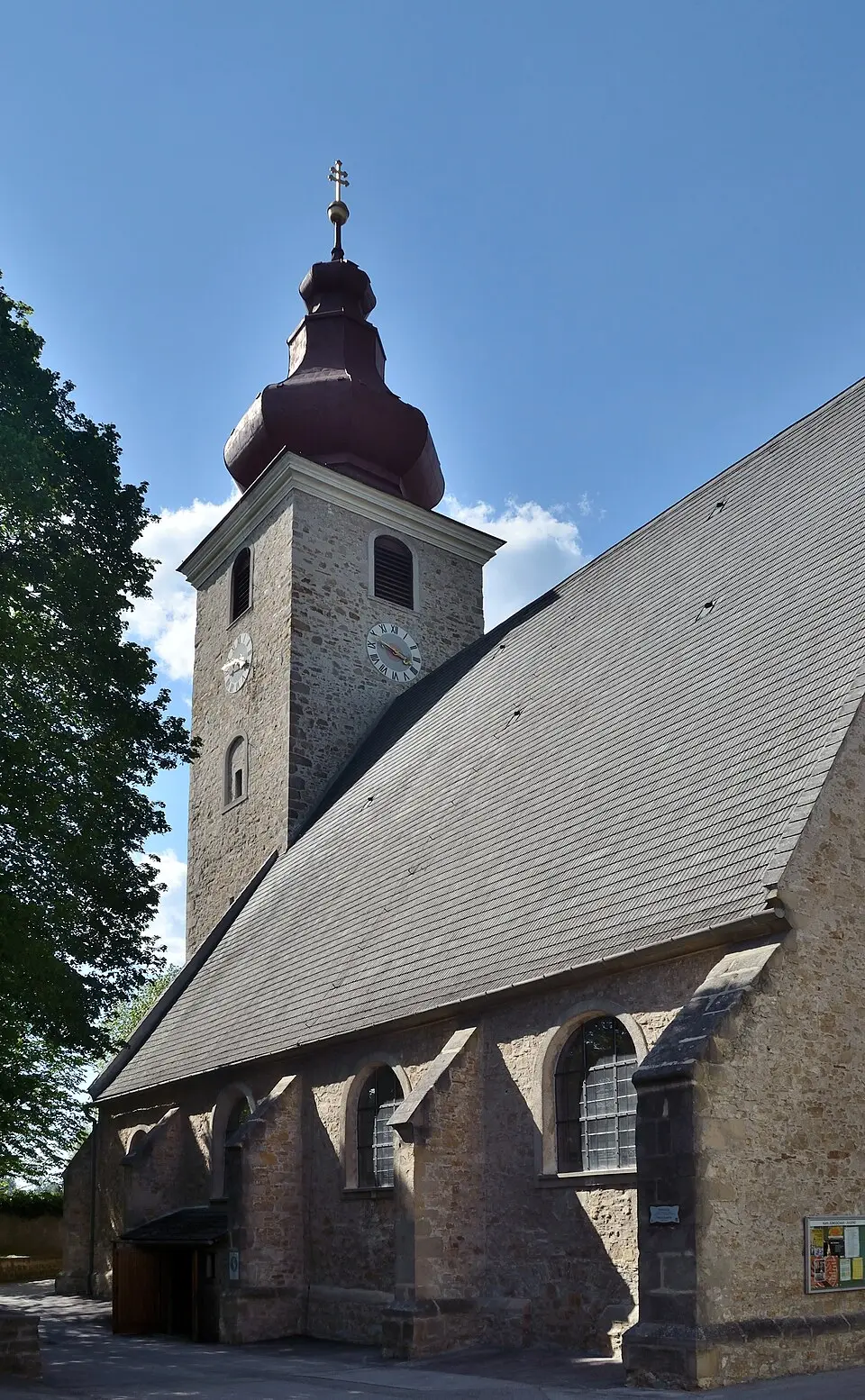 Image: Herzi Pinki · CC BY-SA 3.0 Pfarrkirche Unsere liebe Frau als Mutter der Barmherzigkeit, Maria-Anzbach