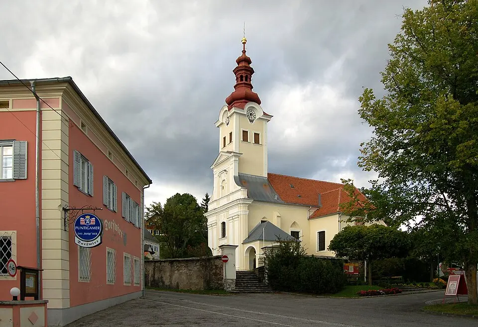 Kath. Pfarrkirche hl. Johannes der Täufer und ehem. Friedhof