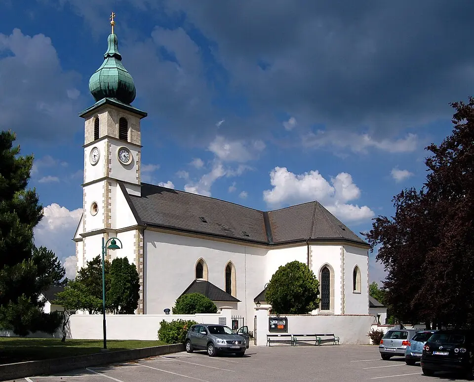 Kath. Pfarrkirche hl. Johannes der Täufer und Friedhof