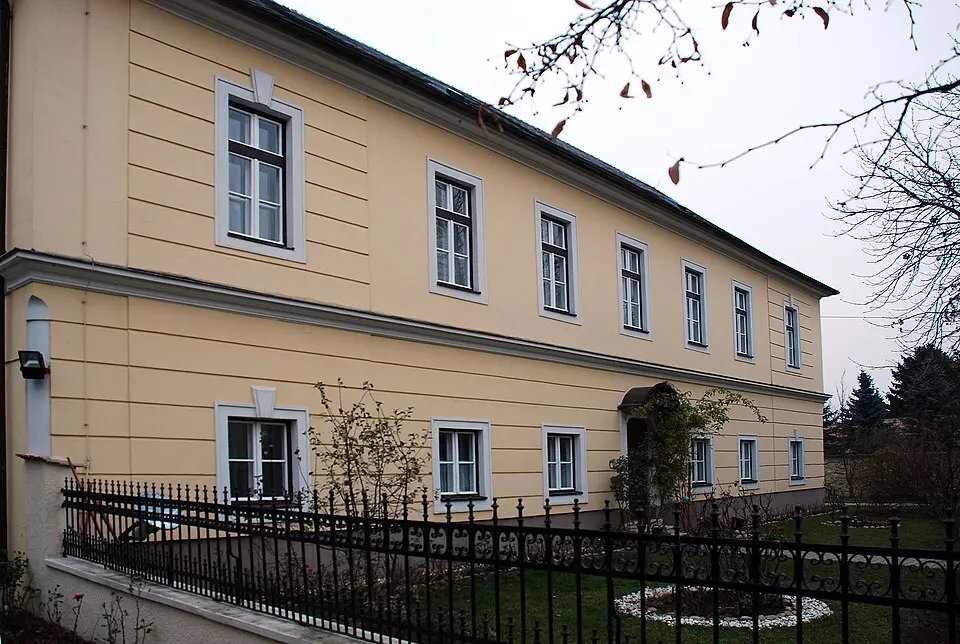 Obrázok: Josef Moser · CC BY-SA 3.0 Pfarrhof