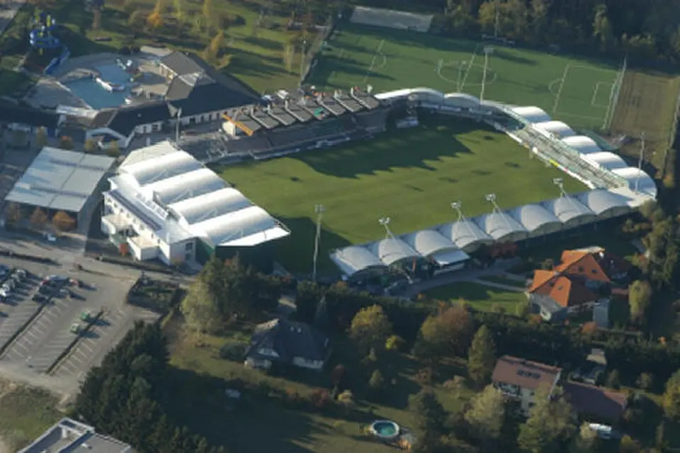 Caricato da: Hans Koberger · CC BY-SA 3.0 Waldstadion (Pasching)