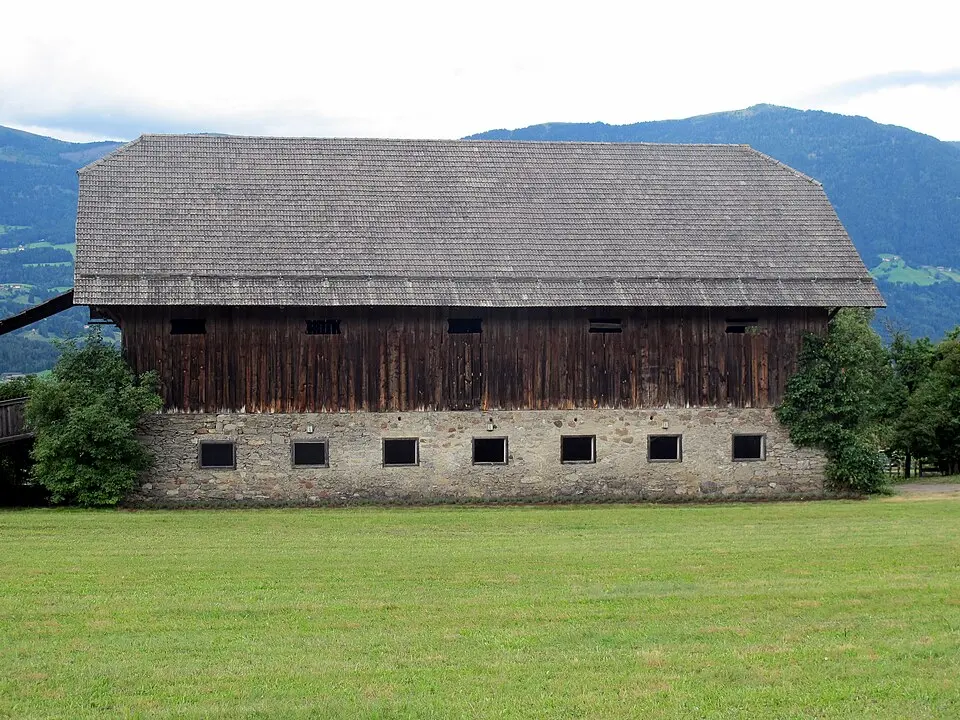 Image: Joadl · CC BY-SA 3.0 AT Schloss Pöllan