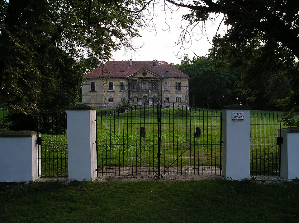 Pałac w Pławowicach