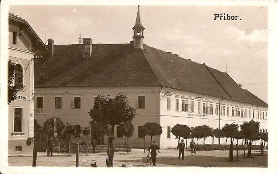 Immagine: Aukro.cz · Public domain Budova Piaristické koleje v Příboře