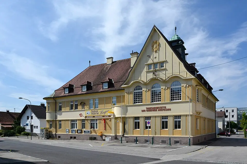 Post und Tagesheimstätte, ehemals Schule, Gemeindeamt