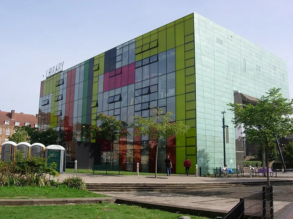 Naložil: Mcginnly · CC BY-SA 3.0 Peckham Library