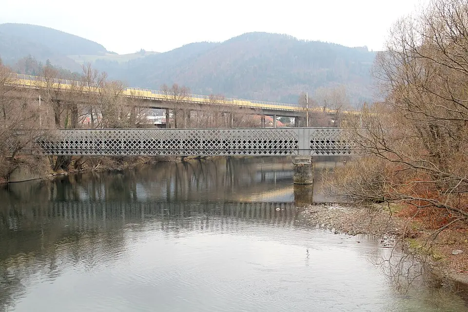 Obrázek: E.mil.mil (talk) · CC BY-SA 3.0 AT Murbrücke