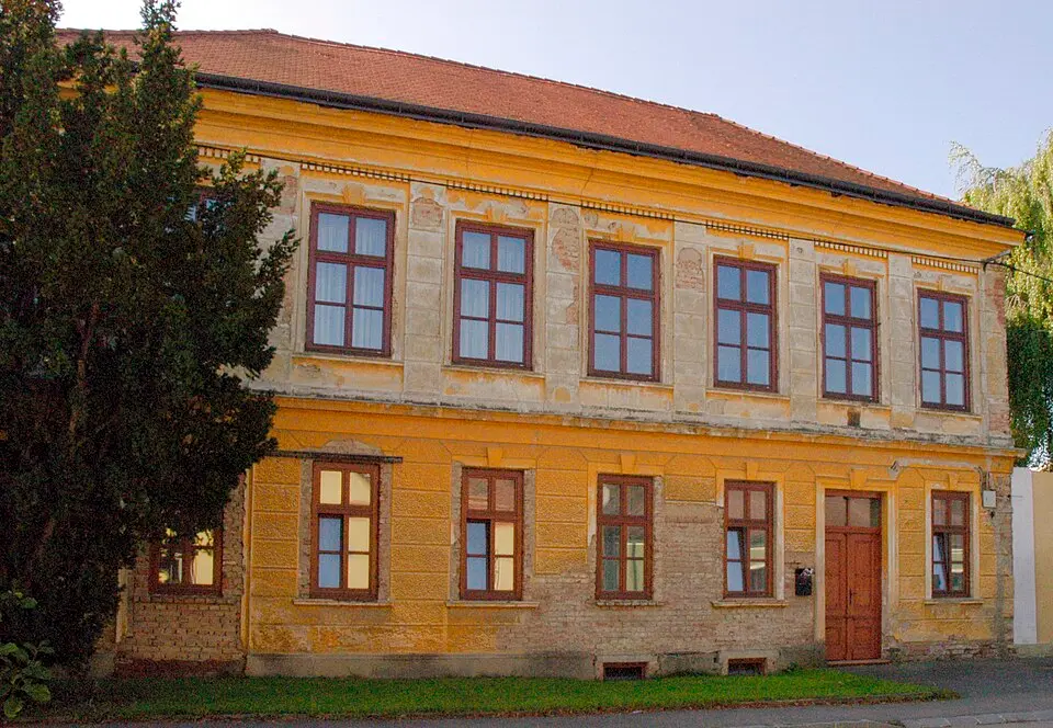 Image: Manfred Kuzel (talk) · CC BY-SA 3.0 AT ehemalige Schule