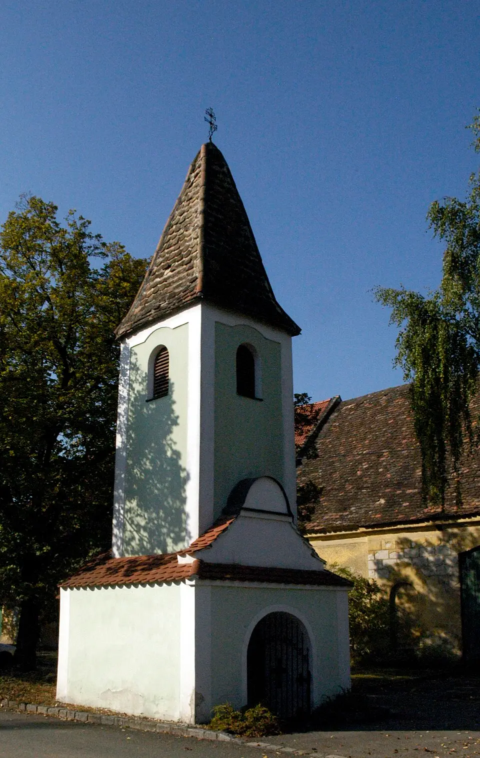 Glockenturm, Sog. Barbarakapelle, ehem. Brunnenkapelle