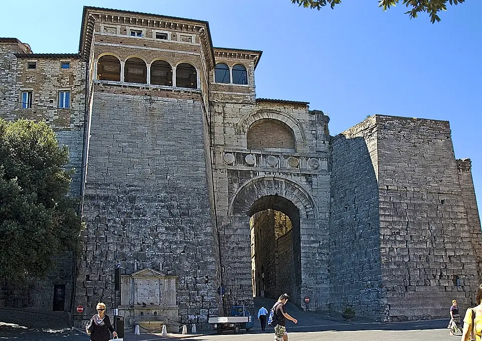 arc étrusque