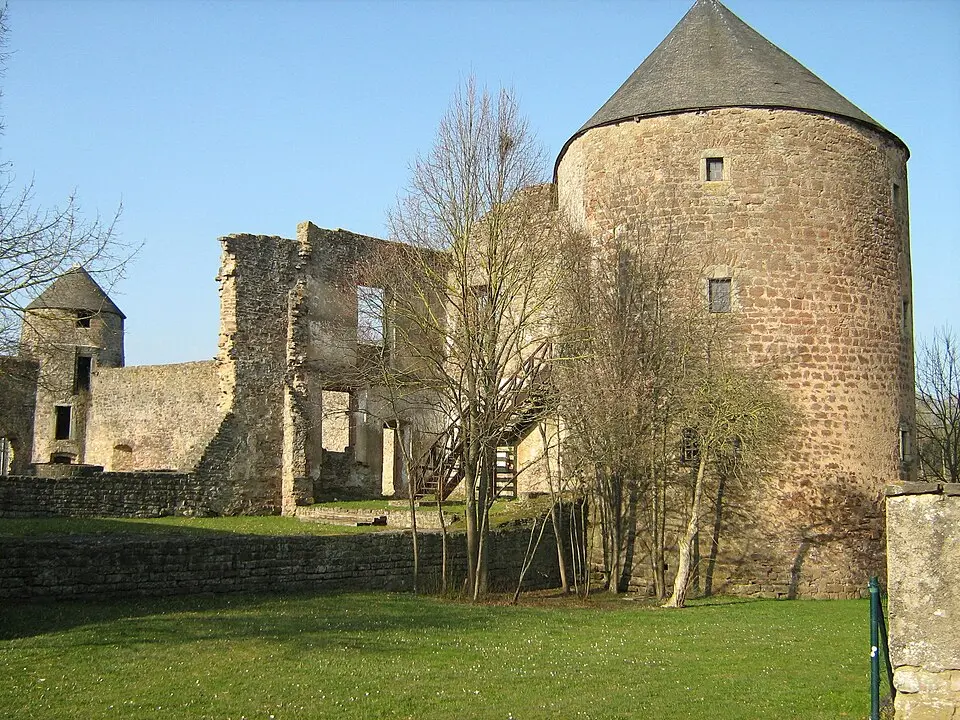 Image: Ipigott · CC0 château de Pettingen