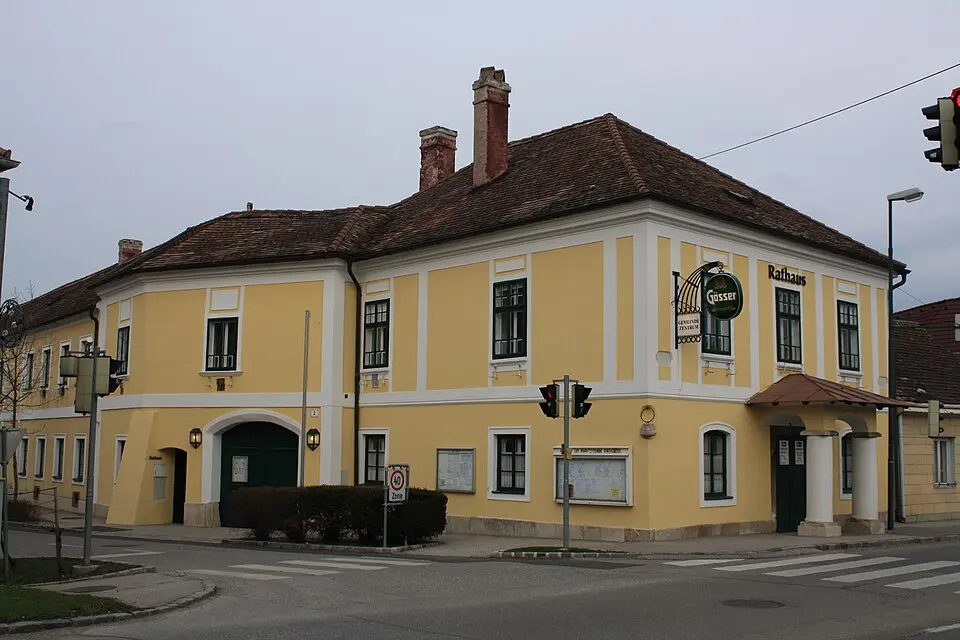 Obrázek: Karl Gruber · CC BY-SA 3.0 Rathaus