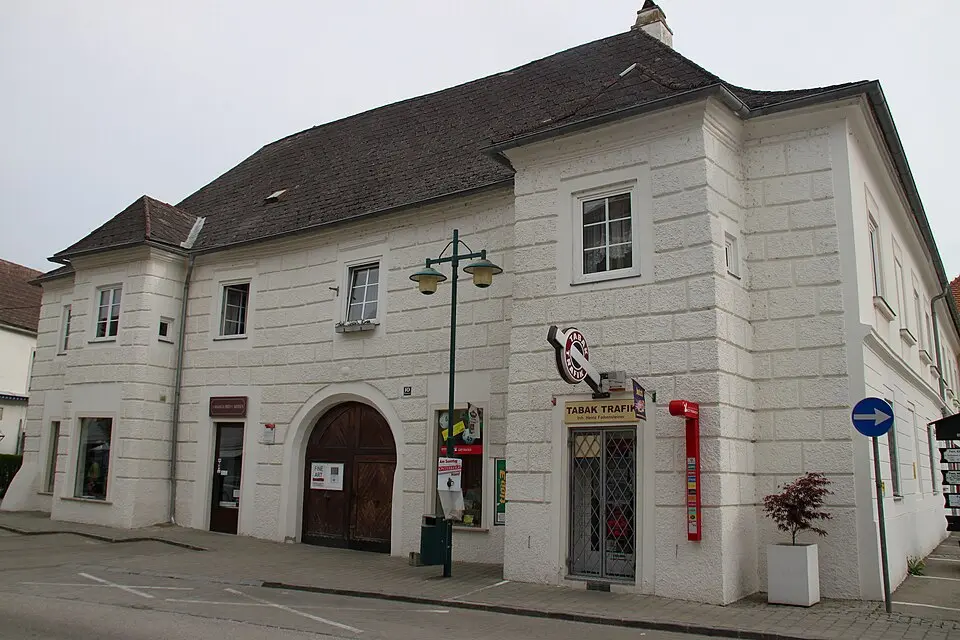Image: WA-Wien · CC BY-SA 3.0 AT Bürgerhaus, ehem. Posthaus