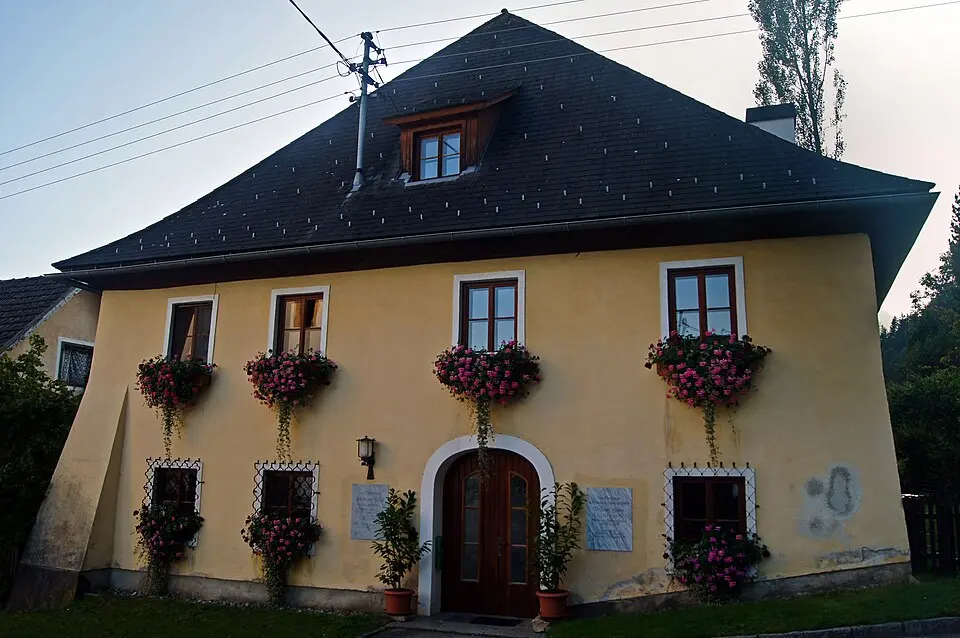 Pfarrhof mit Wirtschaftsgebäude