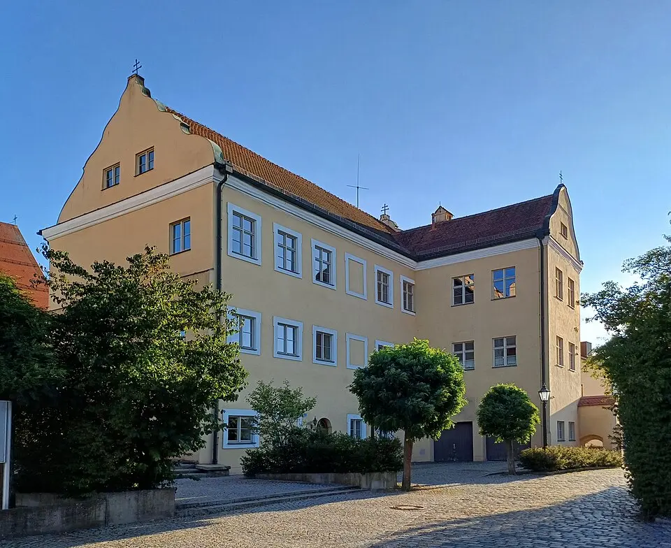 Kép: Jkü · CC BY-SA 3.0 Westflügel des ehemaligen Klosterhospitiums