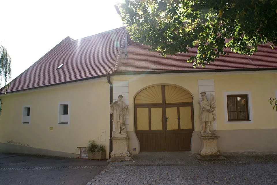 Slika: Elke Pfeifer · CC BY-SA 3.0 AT Pfarrhof