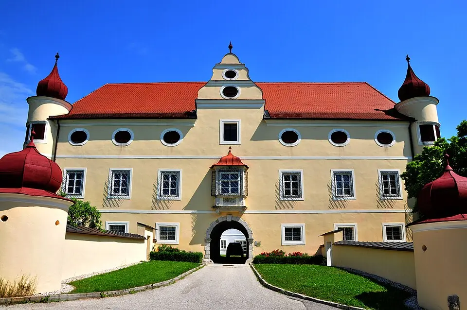 Pfarrhof mit Ummauerung