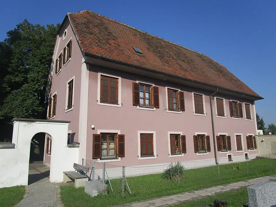 Image: Clemens Stockner · CC BY-SA 3.0 AT Pfarrhof