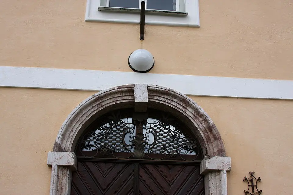 Pfarrhof und Wirtschaftsgebäude