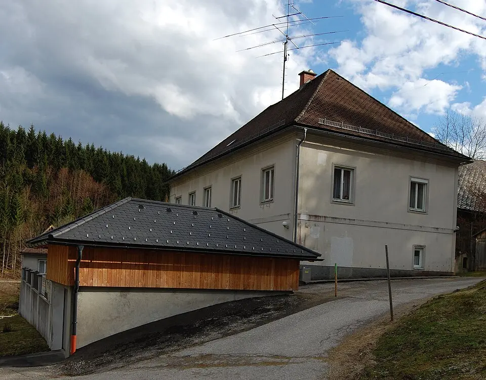 Slika: Marcus Kircher · CC BY-SA 3.0 AT Pfarrhof und Salettl