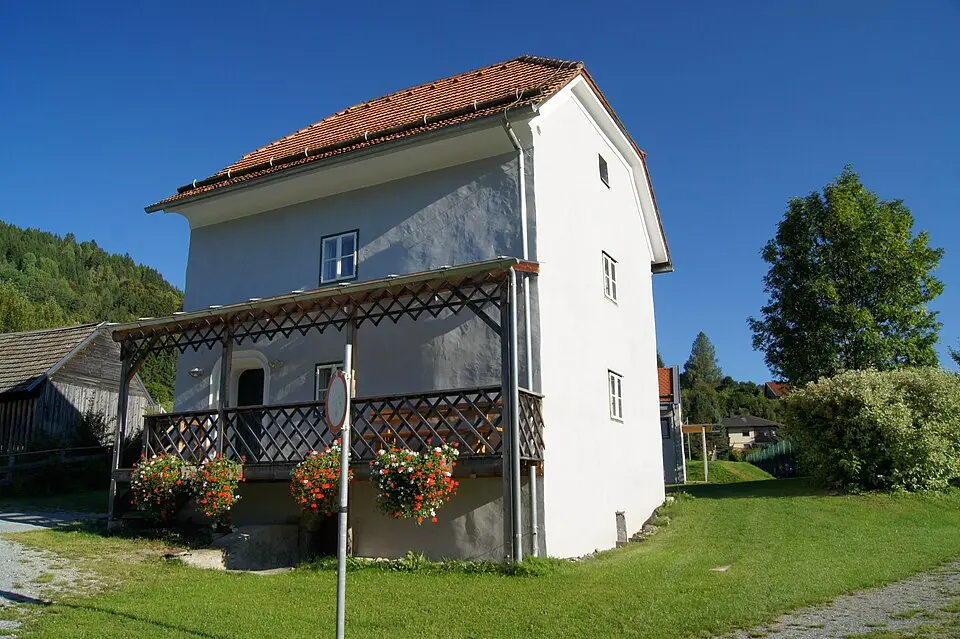 Image: AleXXw · CC BY-SA 3.0 AT Sogen. Pfarrhofstöckl, Vereinslokal des Trachtenvereins Teuffenbach