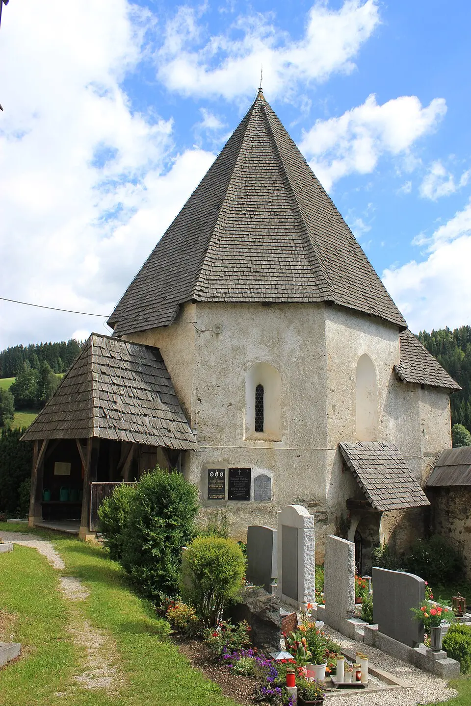 Bild: Raul de Chissota · Public domain Karner, Friedhofskapelle hl. Oswald