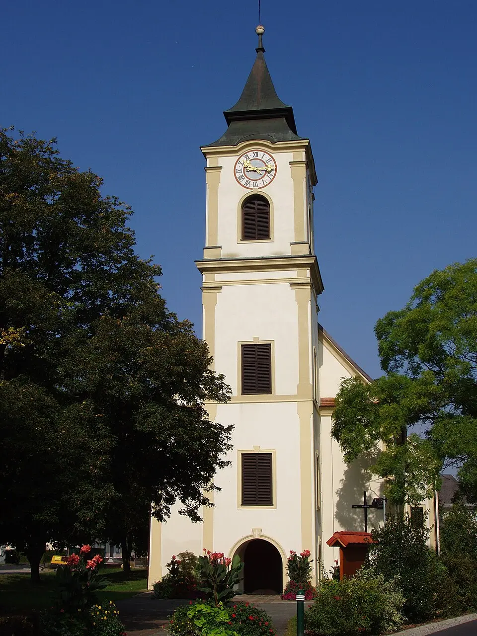 Image: Ueb-at · CC BY-SA 3.0 Pfarrkirche hl. Dreifaltigkeit, Großwilfersdorf