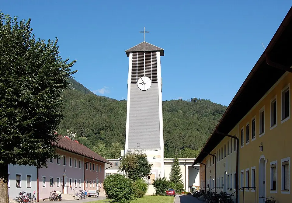 Bild: Michael Kranewitter · CC BY-SA 3.0 Pfarrkirche Südtiroler-Siedlung