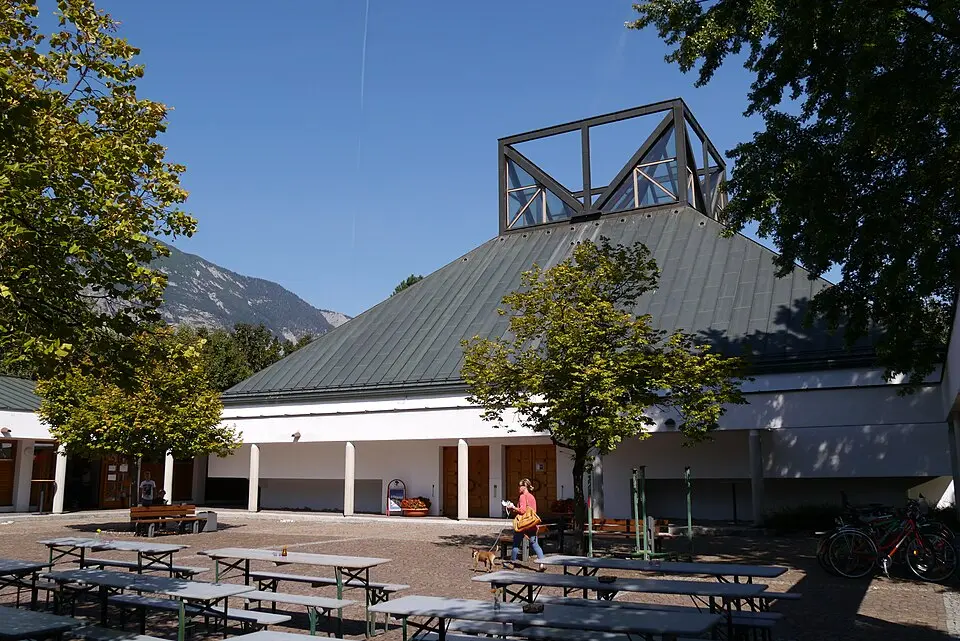 Kath. Pfarrkirche hl. Barbara und Pfarrzentrum