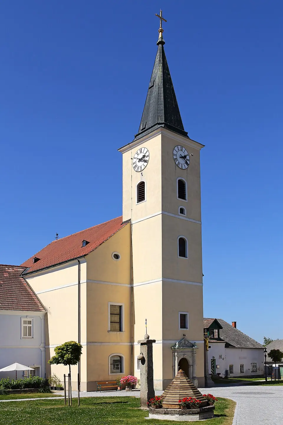 Bild: Duke of W4 · CC BY-SA 4.0 Kath. Pfarrkirche Kreuzerhöhung