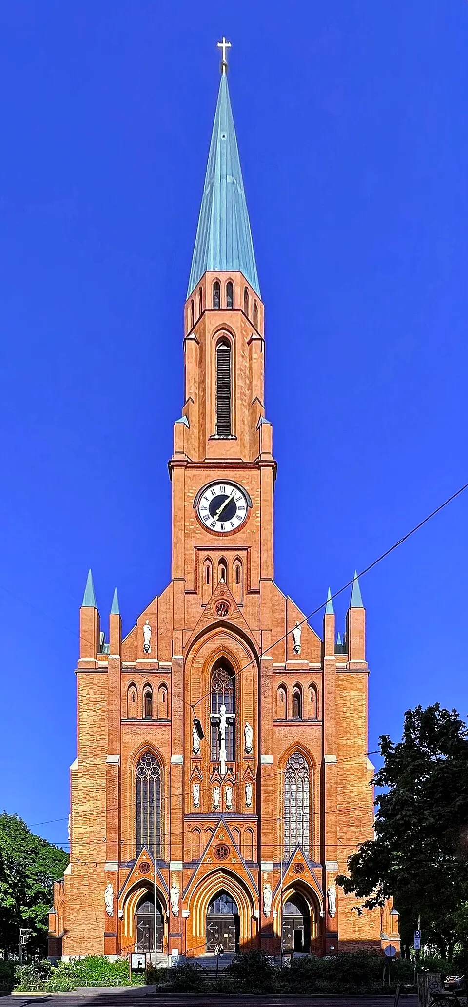 Bild: Burkhard Mücke · CC BY-SA 4.0 Neue Pfarrkirche St. Johann Baptist