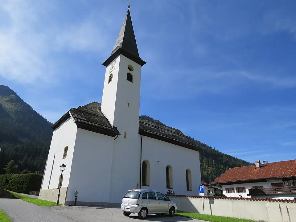 Kath. Pfarrkirche Unsere Liebe Frau Maria Schnee in Lähn und Friedhof