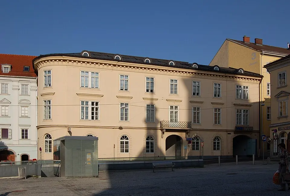 Pfarrplatz 12