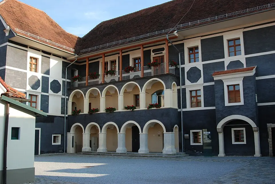 Ansitz, sogen. Pfeilburg