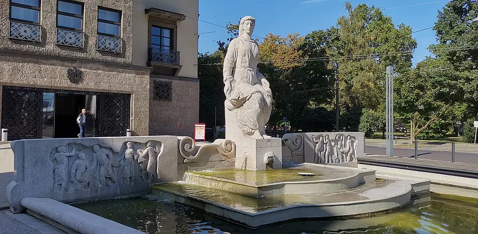 Brunnen vor der Arbeiterkammer