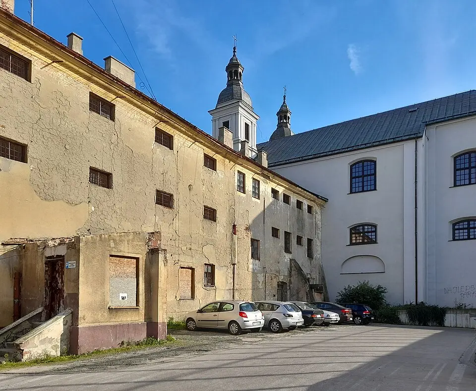 Klasztor, ob. areszt śledczy