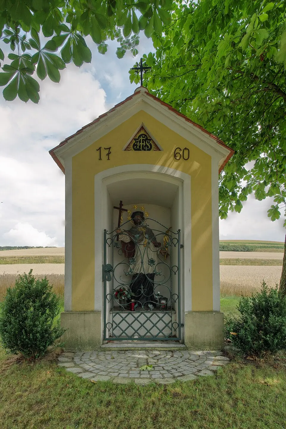 Wegkapelle mit Figur hl. Johannes Nepomuk