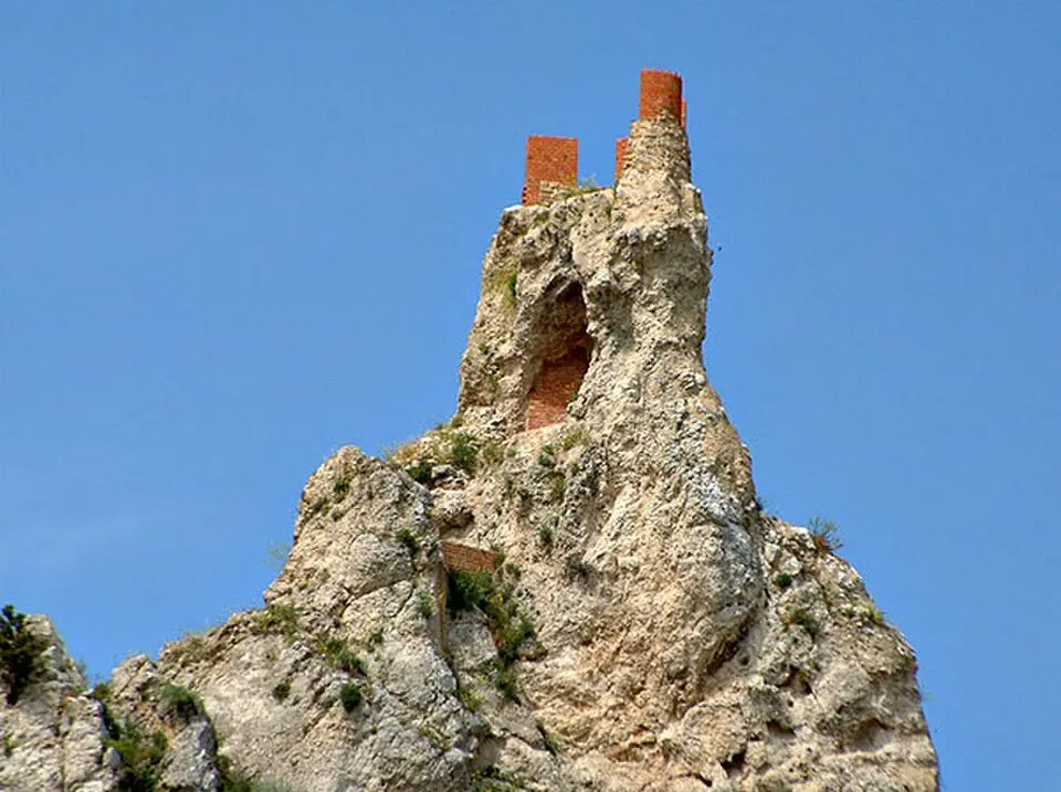 castello di Pietrarossa